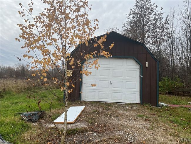 Garage located on the property | Image 4
