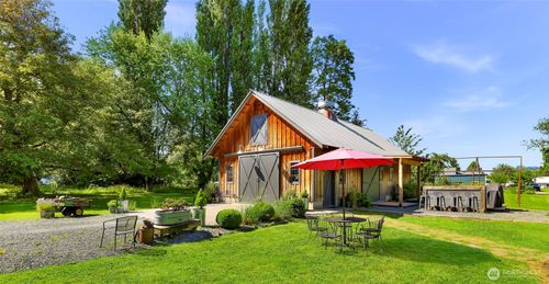 329 Columbia St, Sumas, WA, 98295-9664 | Card Image