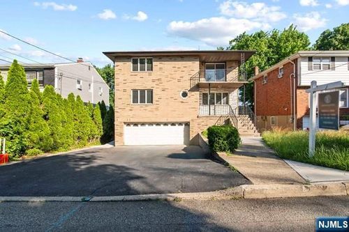 447 10th St, Palisades Park, NJ, 07650-2788 | Card Image