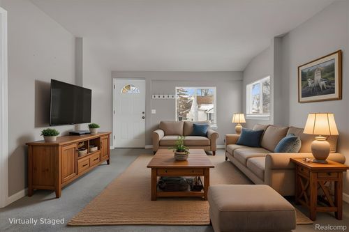 8268 Hudson Ave, Warren, MI, 48089-2333 | Card Image