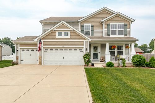 219 Golden Dr, Chesterton, IN, 46304 | Card Image