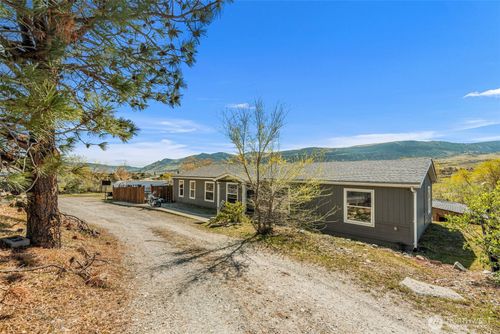 1053 S Perry Ave, East Wenatchee, WA, 98802-5803 | Card Image