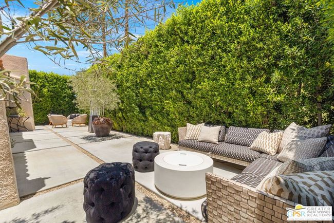 3708 E Bogert Trl, Condo with 2 bedrooms, 3 bathrooms and 2 parking in Palm Springs CA | Image 19