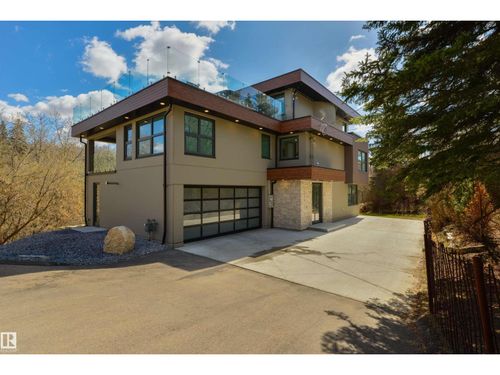 9213 97 St Nw, Edmonton, AB, T6E3L1 | Card Image