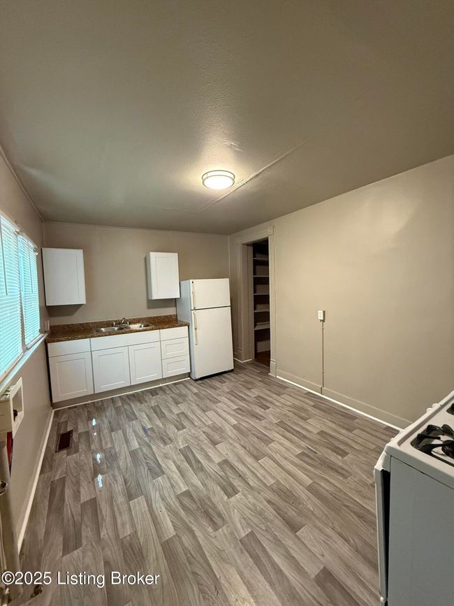 2416 Saint Xavier St, Home with 5 bedrooms, 4 bathrooms and null parking in Louisville KY | Image 6