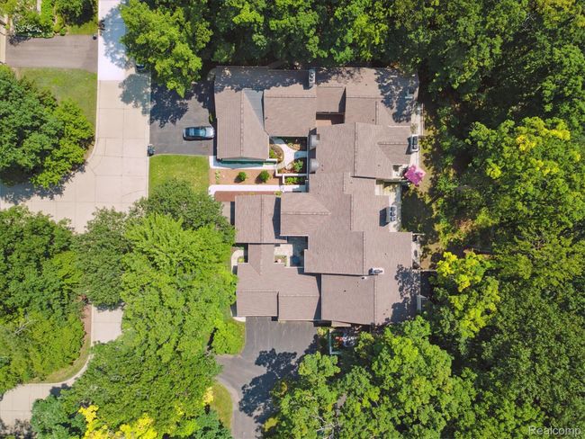 61-1105-Ivyglen-Cir-Bloomfield-Hills-MI-48304-WindowStill-11.jpg | Image 51