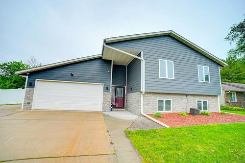 15614 Heywood Way, Apple Valley, MN, 55124-7152 | Card Image
