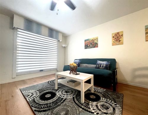 309-2207 Leon St, Austin, TX, 78705-4616 | Card Image