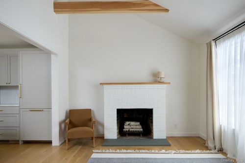 25 John St, New Paltz, NY, 12561-1111 | Card Image