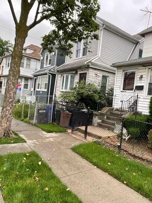 105 171st St, Jamaica, NY, 11433-1747 | Card Image