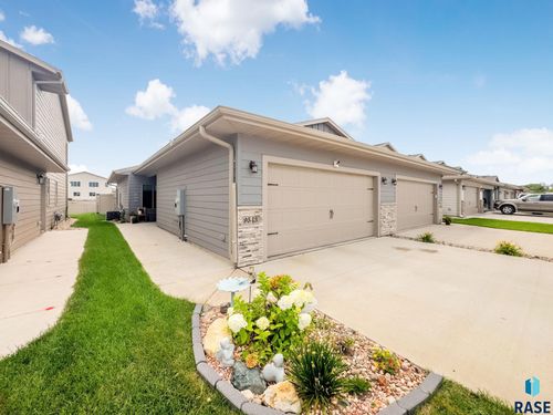 9543 W Dolores Dr, Sioux Falls, SD, 57106-8562 | Card Image