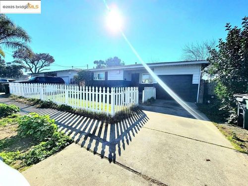 305 W 13th St, Pittsburg, CA, 94565 | Card Image