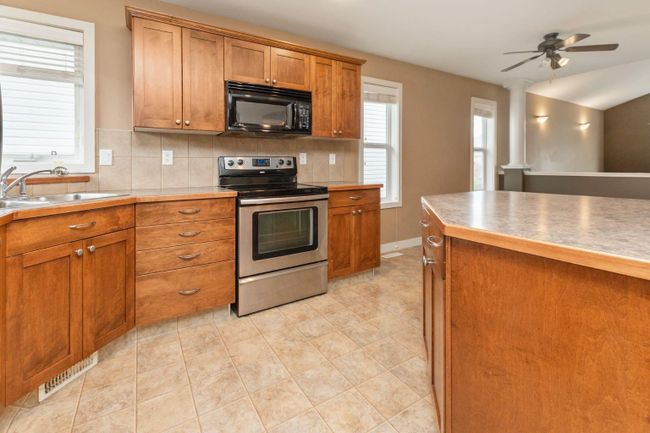 124 Vickers Close, Home with 4 bedrooms, 2 bathrooms and null parking in Red Deer AB | Image 10