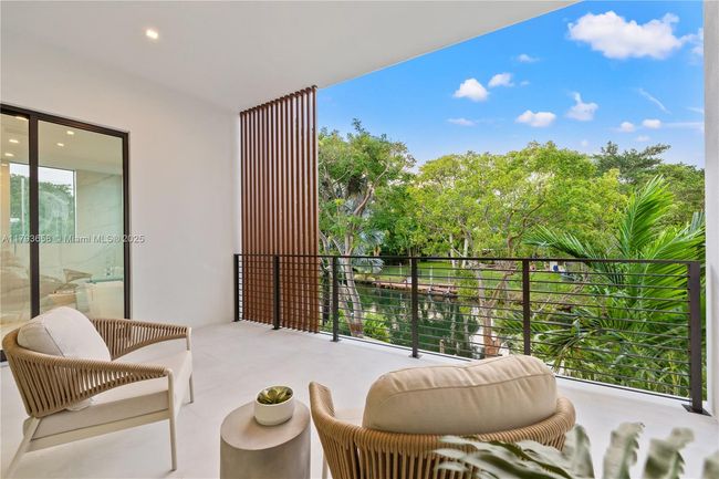 4951 University Dr, Townhouse with 3 bedrooms, 5 bathrooms and null parking in Coral Gables FL | Image 22
