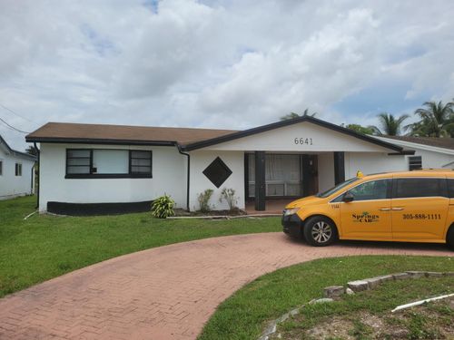 6641 Emerald Lake Dr, Miramar, FL, 33023-4915 | Card Image