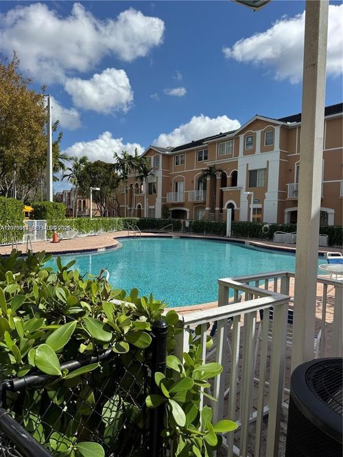 201-13-7080 Nw 177th St, Hialeah, FL, 33015-6258 | Card Image