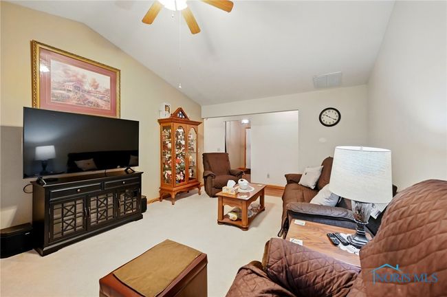 2310 Villa W, Condo with 2 bedrooms, 2 bathrooms and 2 parking in Findlay OH | Image 9