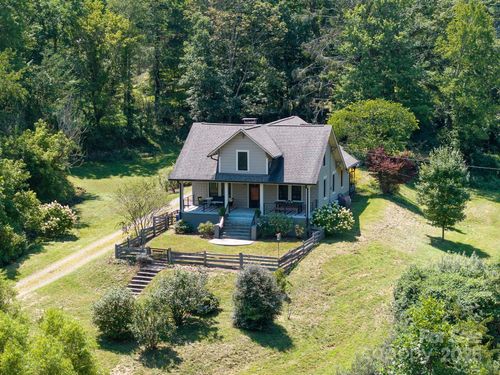 33 Mezzo Cv, Asheville, NC, 28804-8616 | Card Image