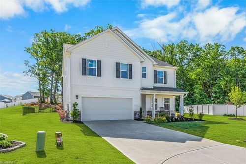 123 Piebald Dr, King, NC, 27021-8842 | Card Image
