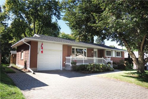 44 Hampton St, Elmira, ON, N3B1L7 | Card Image