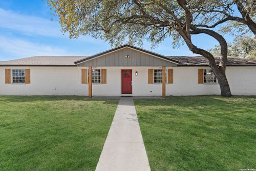 113 Crestline Dr, Pleasanton, TX, 78064-1535 | Card Image