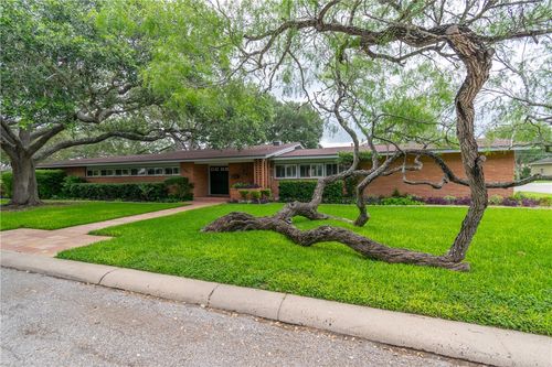 1821 Clare Dr, Alice, TX, 78332-4111 | Card Image
