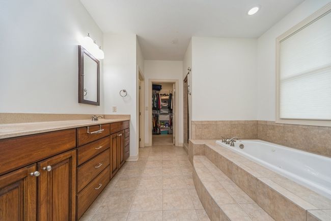 9289 Winterberry Ct, Home with 4 bedrooms, 4 bathrooms and null parking in West Des Moines IA | Image 17