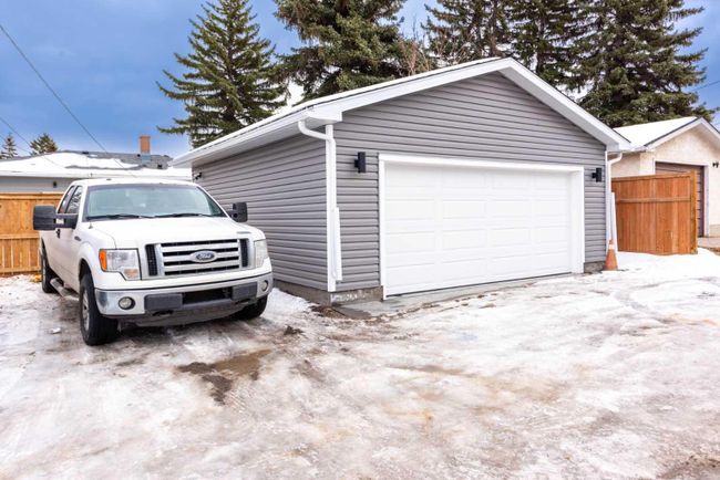 9715 Elbow Drive Sw, Home with 5 bedrooms, 3 bathrooms and 4 parking in Calgary AB | Image 46