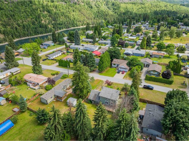 421 104th St, House other with 3 bedrooms, 3 bathrooms and null parking in Castlegar BC | Image 4