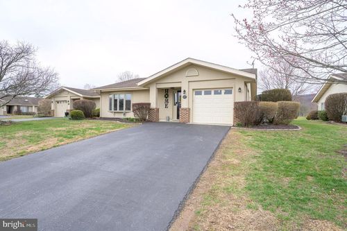 127 Arrowhead Rdg, HEDGESVILLE, WV, 25427-5346 | Card Image
