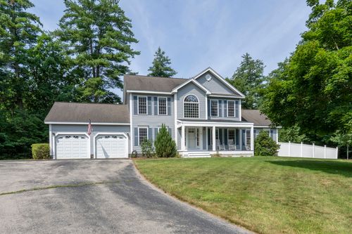 14 Naumkeag Ct, Litchfield, NH, 03052-8402 | Card Image