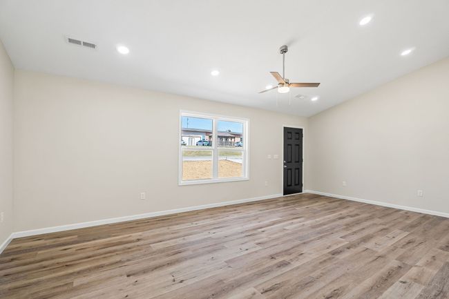 715 Apple Dr, House other with 3 bedrooms, 2 bathrooms and 2 parking in Livingston TN | Image 5