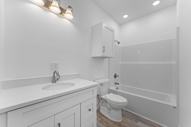 Main Level Guest Bathroom | Image 22