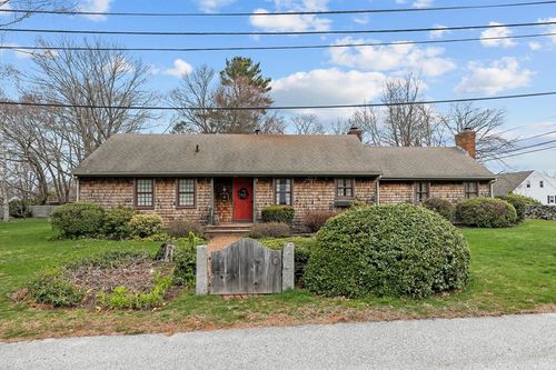 1 Pine Ln, Warren, RI, 02885-1110 | Card Image