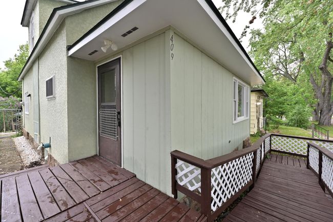 SIDE AND FRONT EXTERIOR | Image 4