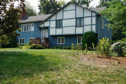 40 Hollytree Rd, Stoughton, MA, 02072-3019 | Card Image