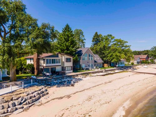 389 Ricoma Beach Rd, Bay City, MI, 48706-1117 | Card Image