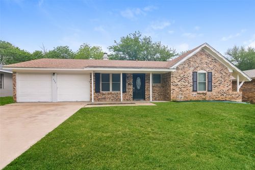 532 Nw Janie Ln, Burleson, TX, 76028-3830 | Card Image