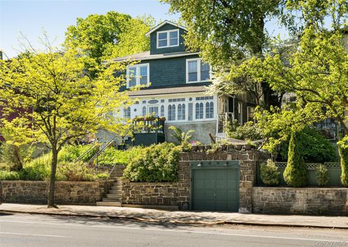 270 Richmond Terrace, New York, NY, 10301 | Card Image