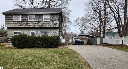 104 E Sexton St, Breckenridge, MI, 48615 | Card Image