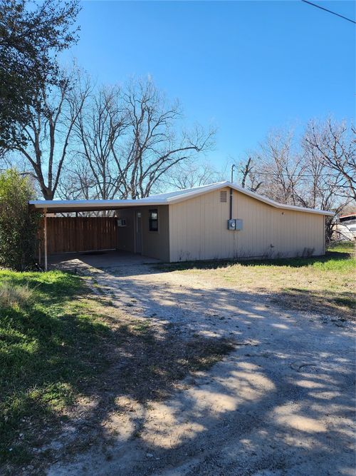 202 W Martin Ave, Comanche, TX, 76442-1660 | Card Image