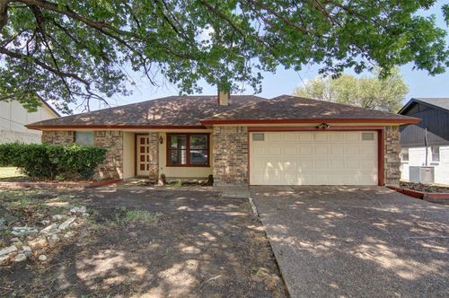 716 Nicole Dr, Burleson, TX, 76028-5282 | Card Image