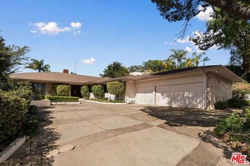 9115 Leander Pl, Beverly Hills, CA, 90210-1838 | Card Image