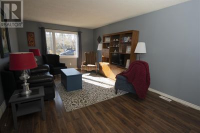 558 Tupper St, Home with 3 bedrooms, 2 bathrooms and null parking in Thunder Bay ON | Image 2