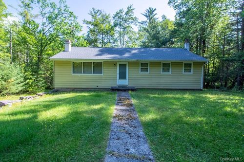 810 Ulster Heights Rd, Ellenville, NY, 12428-5702 | Card Image