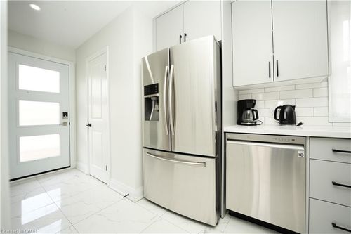 140 Jansen Ave, Kitchener, ON, N2A2L7 | Card Image