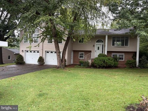 413 Jennifer Dr, NEW CUMBERLAND, PA, 17070-3041 | Card Image