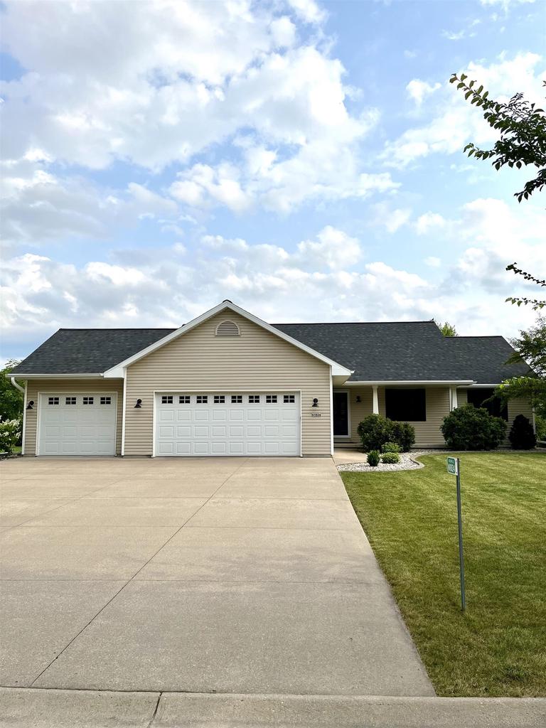 Medina Dr, Greenville, WI 54942