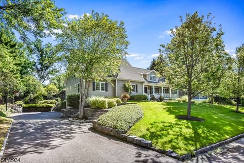 1020 Minisink Way, Westfield, NJ, 07090-3725 | Card Image