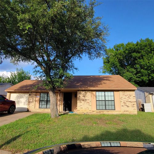 5019 Sandalwood Ln, Arlington, TX, 76017-6045 | Card Image